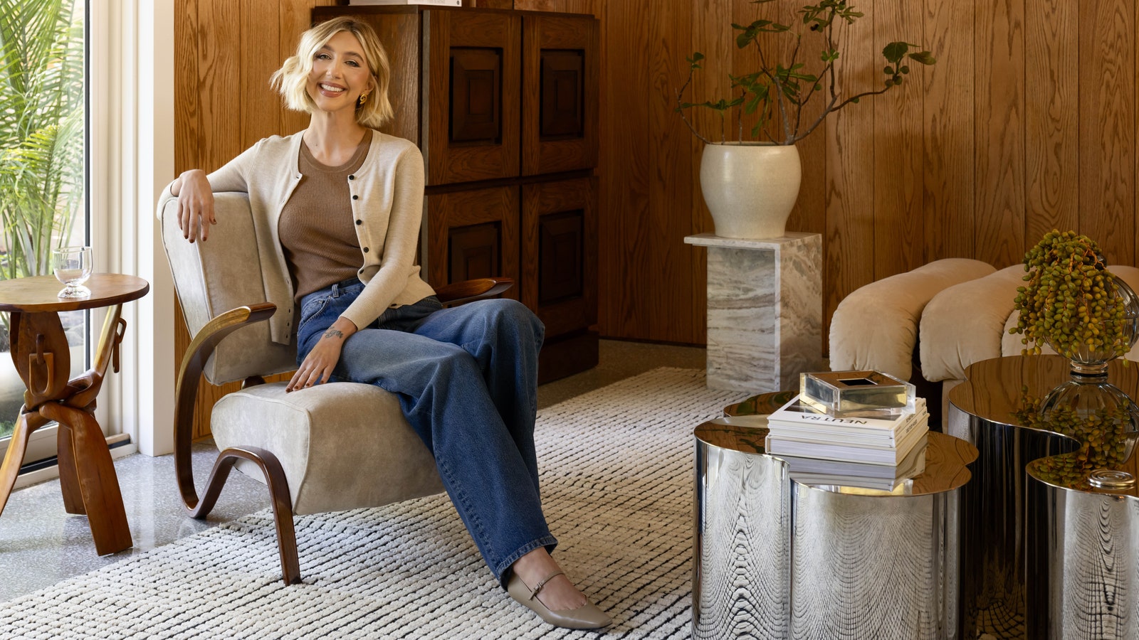 Inside SNL Star Heidi Gardner’s Midcentury Home, a Disco Fantasy Come True