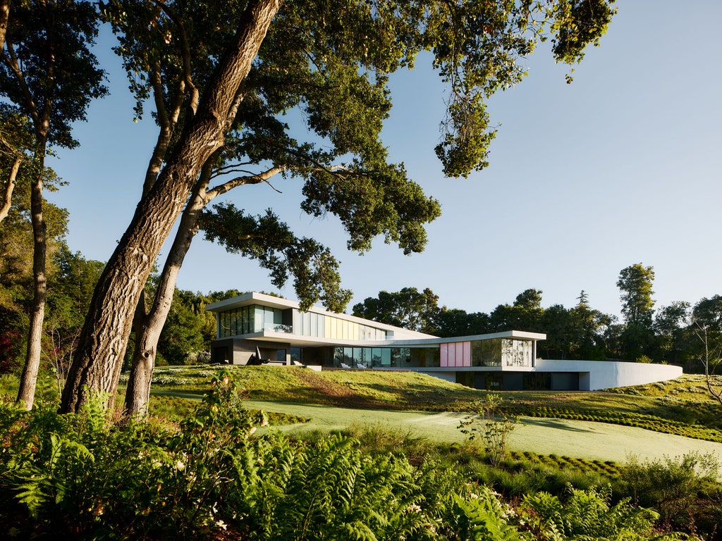 Snøhetta and Nicole Hollis Design a Sinuous House in Silicon Valley