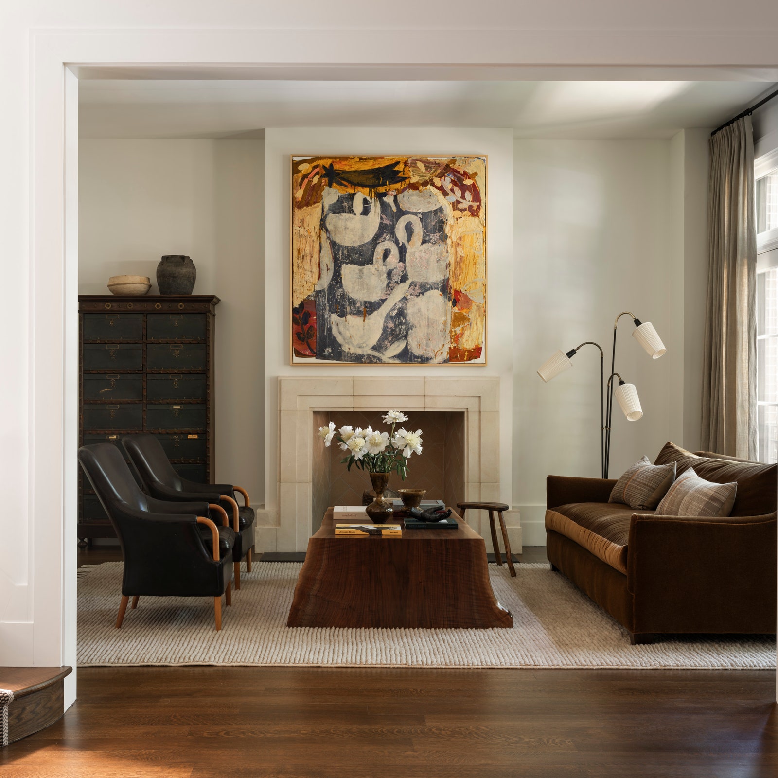 Tour a Chicago Home Where New York Cool Meets California Calm